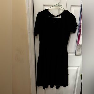 lularoe solid black dress with pockets.